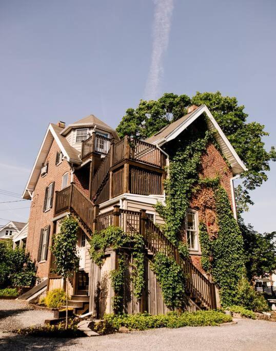 Creative Private Attic 1Br Suite Honey Brook Экстерьер фото